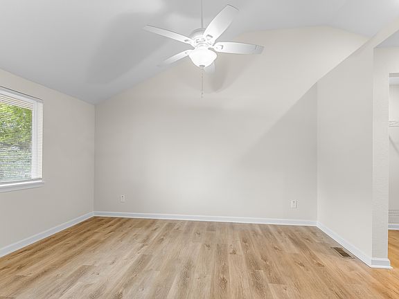 4th image of 2273 Jeffrey Dr