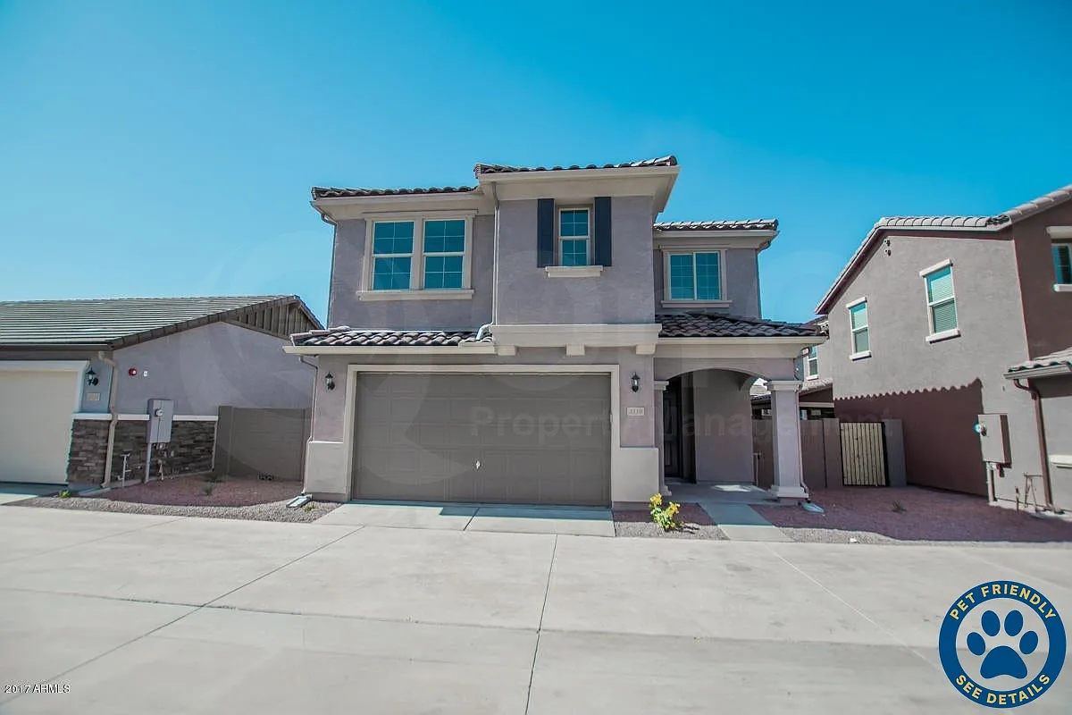 3 bed, 2.5 bath, 1905 sqft, $2,350 — Photo 1