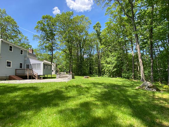 Backyard - landscaping is included in rent
