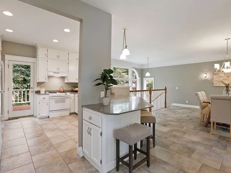 119 Pleasant Ln E — Photo 11