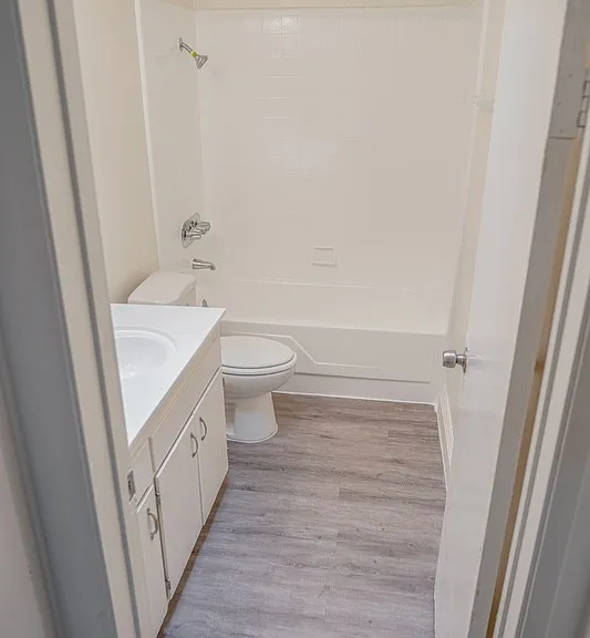 915 N Wilton Pl #304 — Photo 15