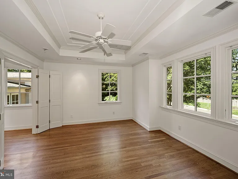 7711 Brookville Rd — Photo 20