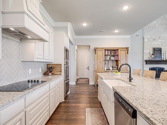 2nd image of 544 Majors Rd