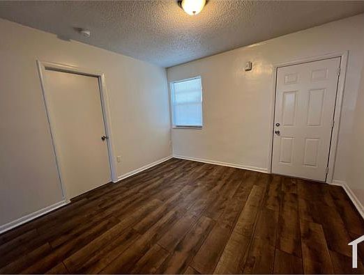 5th image of 1805 NW 2nd Ct #302