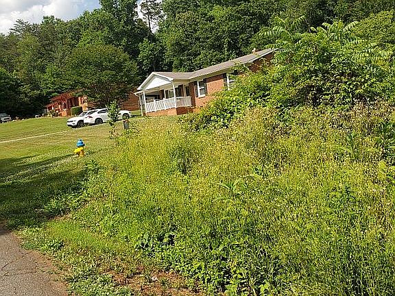 4th image of 1042 W 1st St