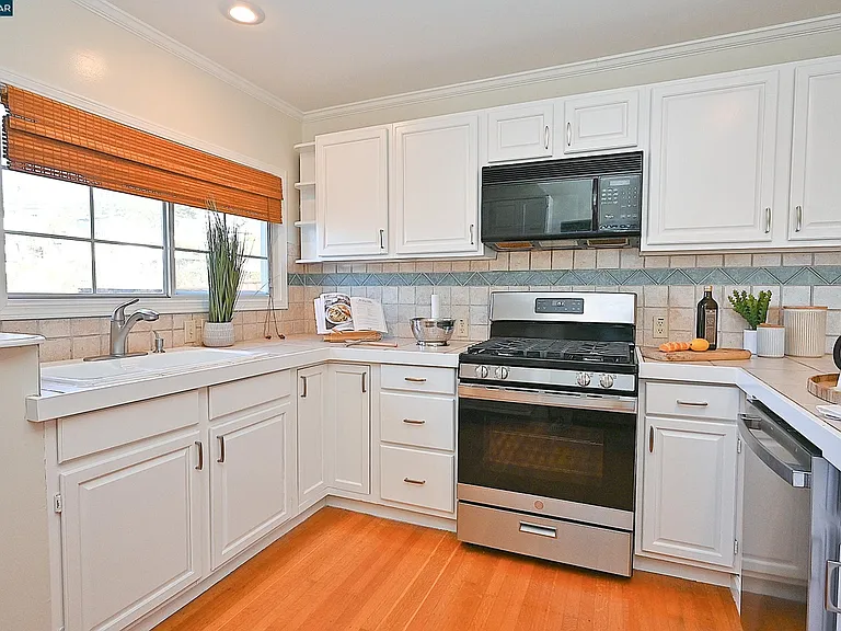 211 Cambridge Ave — Photo 33