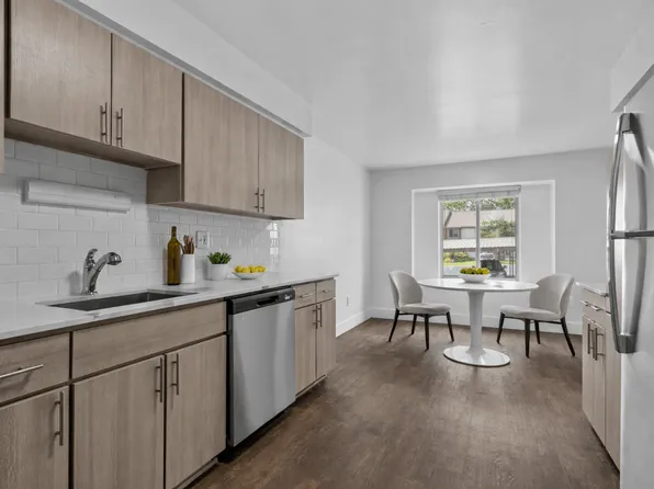 Edge At Farmington Hills - Farmington Hills, MI