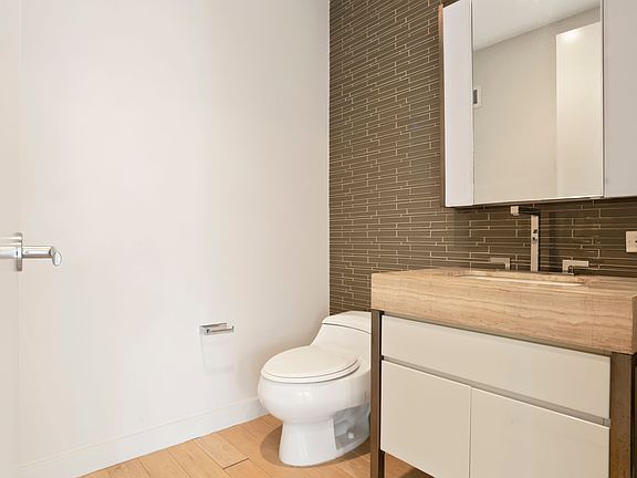 5th image of 75 Wall St APT 35H