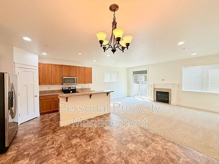 3326 NW 47th Dr — Photo 6