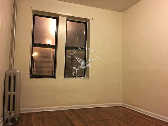 5th image of 36 Bedford Park Blvd E APT 1B