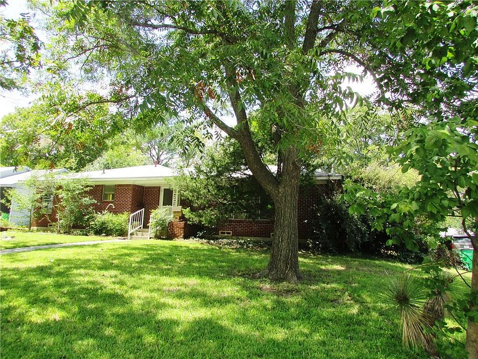 2nd image of 1219 Magnolia St