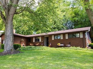 818 Cohassett Dr, Hermitage, PA 16148