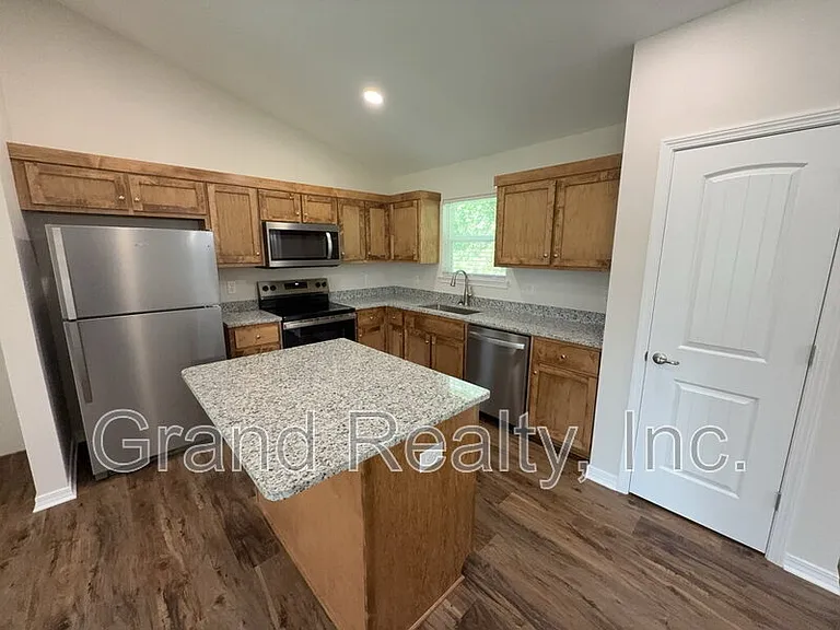 4208 Eleanor St — Photo 7