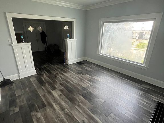 3rd image of 3458 Woodburn Ave