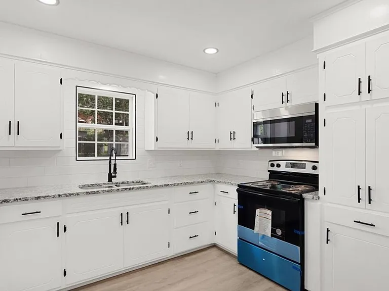 2108 Boston St — Photo 12