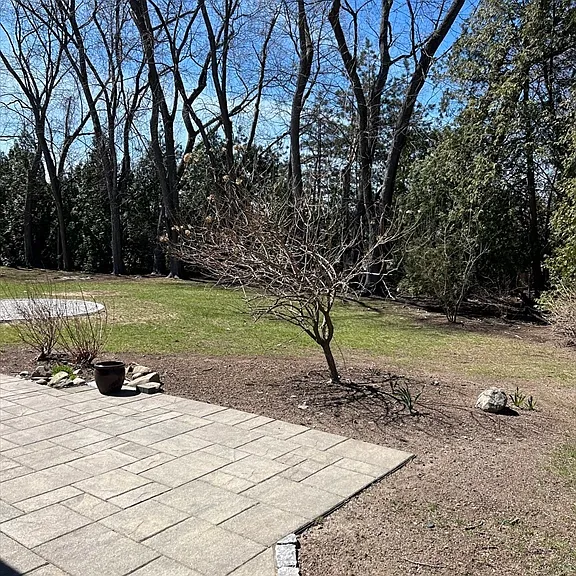 10 Terrane Ave — Photo 16