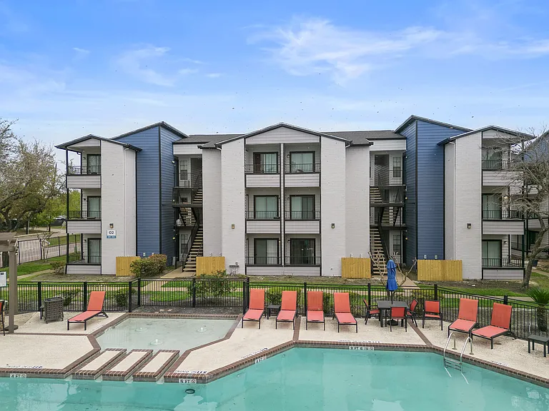 6Ten at Med Center Apartments — Photo 37