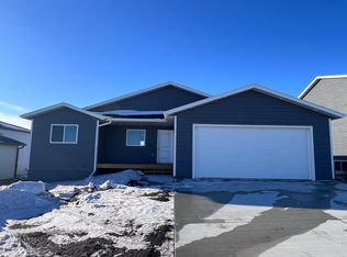125 26th St NW, Watertown, SD 57201