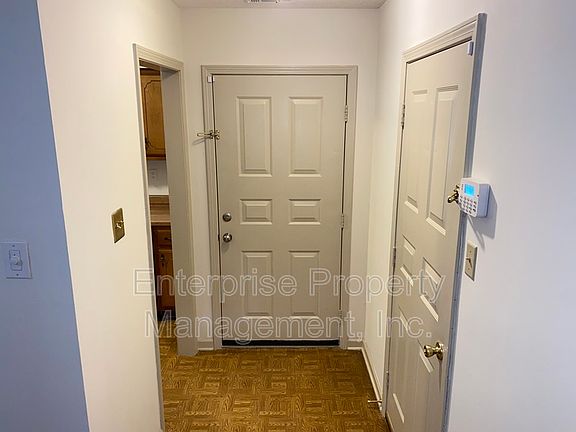 4th image of 2275 Hometown Dr