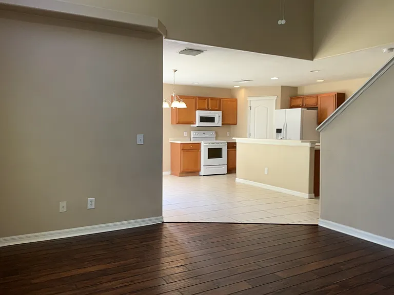 7415 Oxford Garden Cir — Photo 6