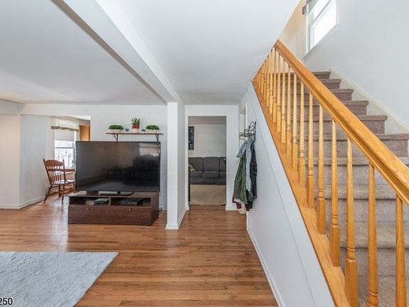 3rd image of 8 Fairlawn Ave