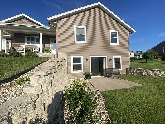 3rd image of 648 Carlyle Dr