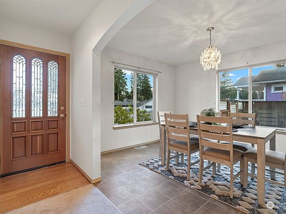 2nd image of 1749 Lake Boulevard