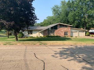 504 12th Ave N, Clinton, IA 52732