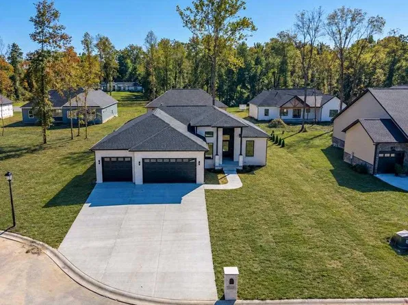 6249 Woodhill Ln, Terre Haute, IN 47803