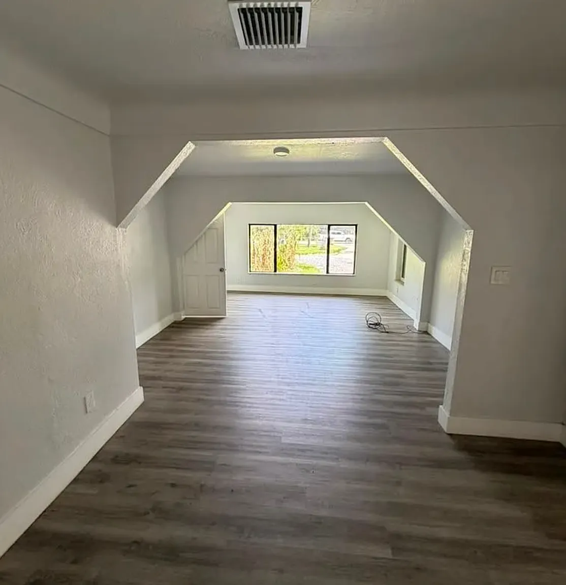 3 bed, 982 sqft, $2,000 — Photo 3