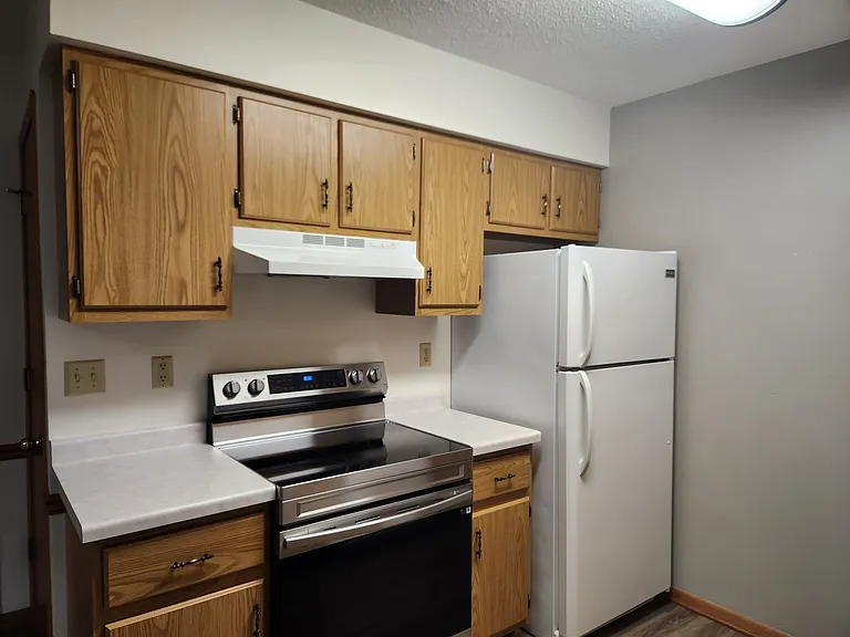 410-12 Twin Oak Dr #14 — Photo 18
