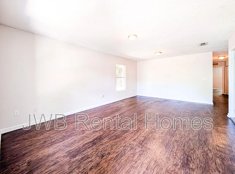 2037 Sessions Ln — Photo 3