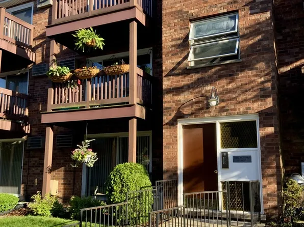 14810 Kilpatrick Ave #411, Midlothian, IL 60445