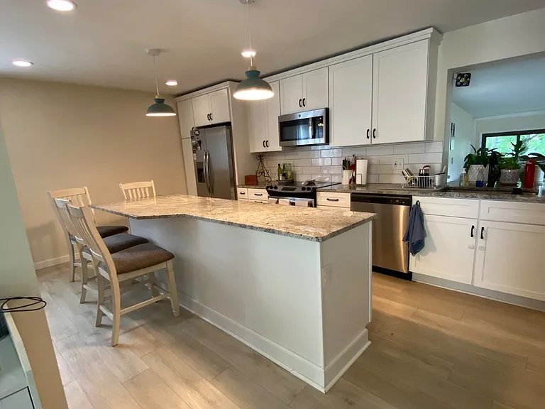800 Lincoln Ave — Photo 2