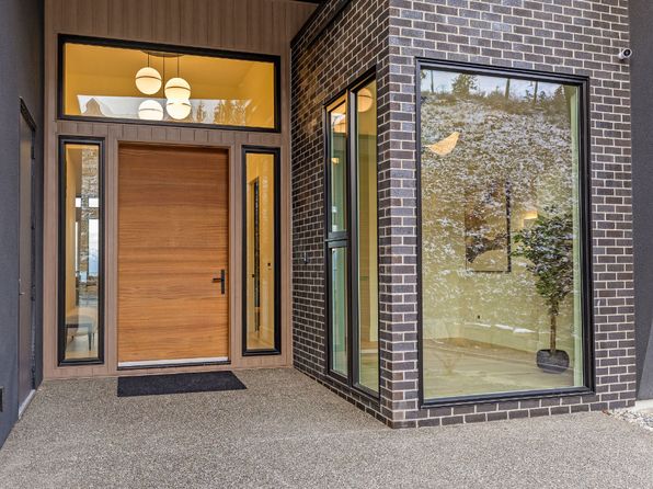 5584 Upper Mission Ct, Kelowna, BC V1W 0C5