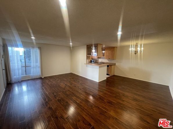 5330 Zelzah Ave APT 4