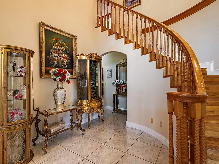 2201 Zacatecas Dr — Photo 9
