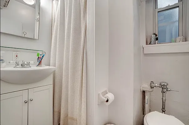 Rented by Compass | media 12