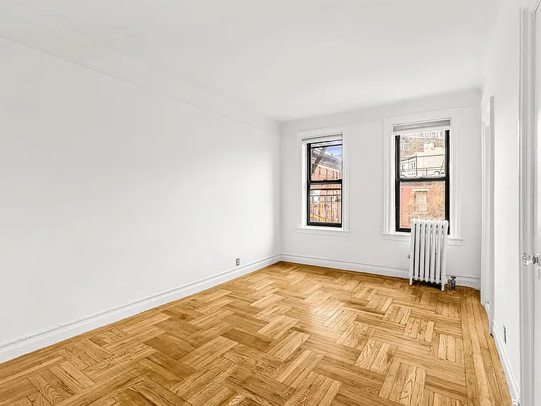 140 Waverly Pl #4A — Photo 1