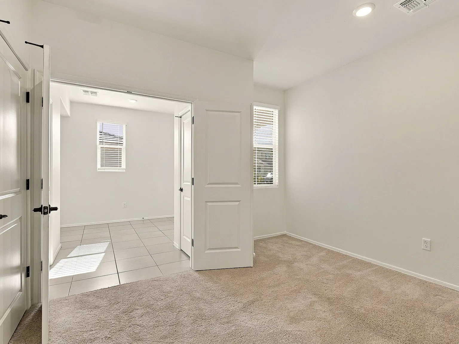 4 bed, 2.5 bath, 2212 sqft, $2,200 — Photo 3