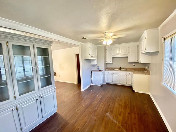 3rd image of 2033 Loyd St