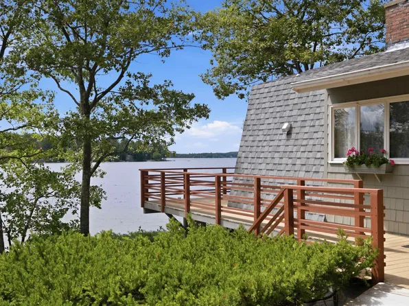 308 Governor Wentworth Highway, Tuftonboro, NH 03853
