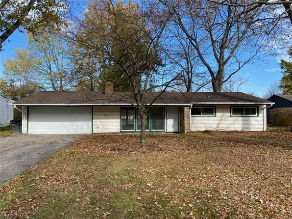 5203 Dogwood Trl, Lyndhurst, OH 44124