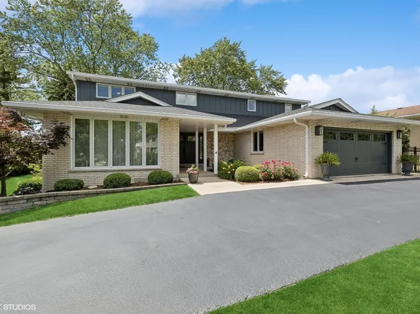 2S630 Avenue Chateaux E, Oak Brook, IL 60523