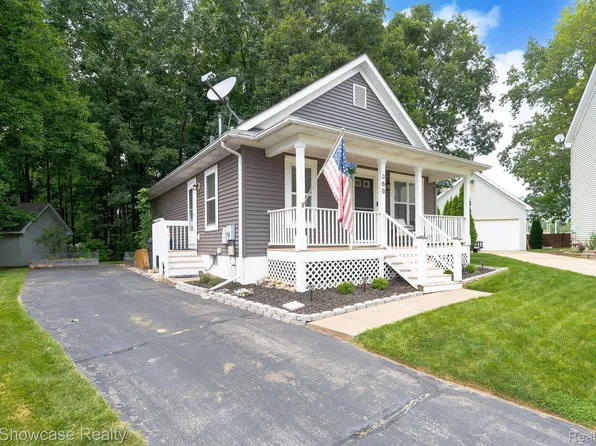 368 Chalmers Ln, Howell, MI 48843