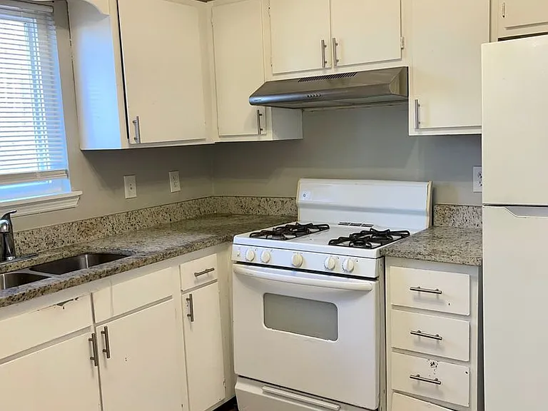 945 Silverwood Dr — Photo 5