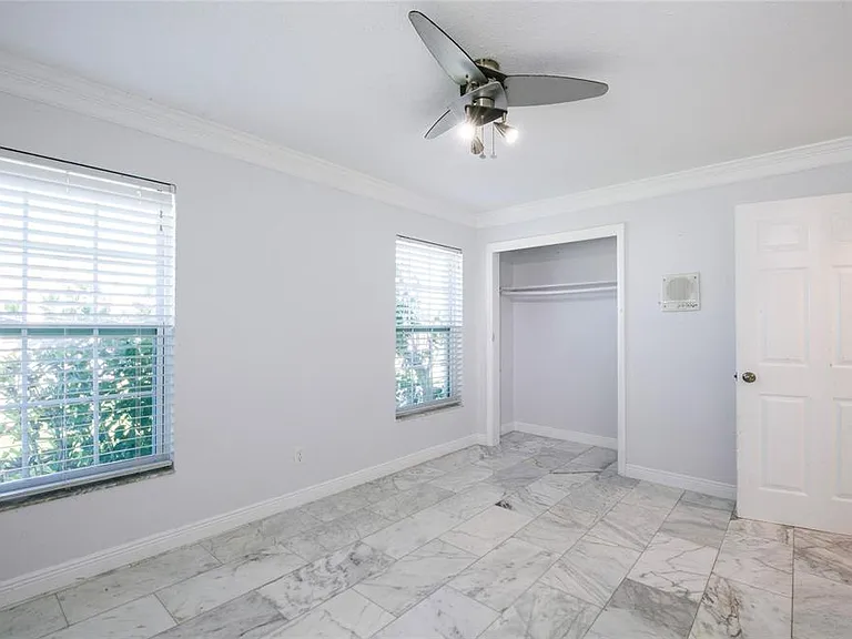 551 Crystal Dr — Photo 32