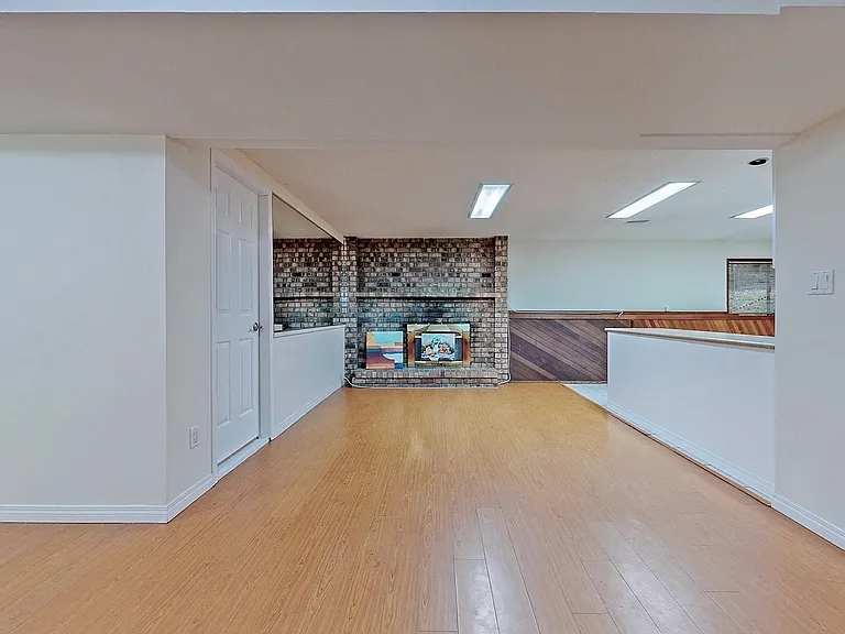 768 Como Lake Ave — Photo 1