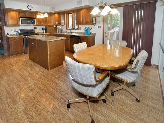 2nd image of 1005 Manor Vue Ct
