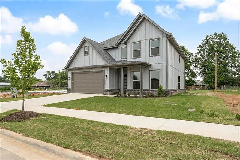 4 bed, 3.0 bath, 2618 sqft, $2,900 — Photo 2
